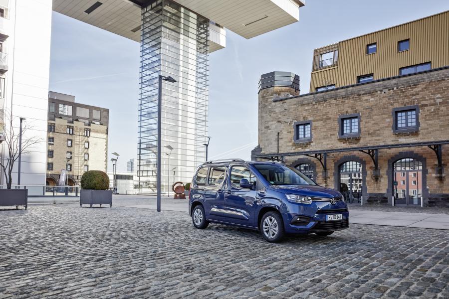  Toyota ProAce City Verso 2019 года  (EU) (фото 5 из 45)